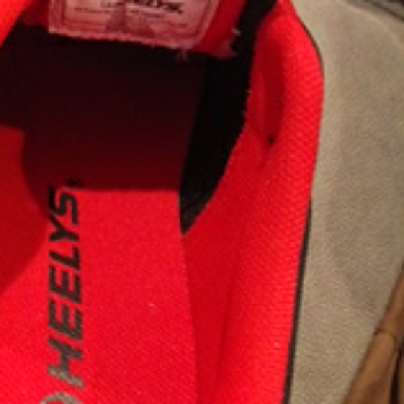 Heelys size 4 red and black boys sneakers - Picture 6 of 7